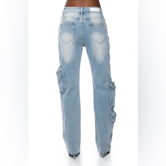 All over pocket detail relaxed fit jeans - Picture 3 of 3